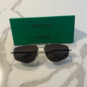 NWOT Bottega Veneta Pilot Sunglasses Silver with Grey Lens